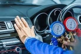 CARGA DE REFRIGERANTE DE SISTEMA DE AIRE A AUTO LIGERO